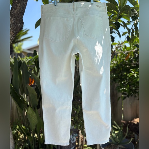 Hollister Women's Ultra High Rise Mom Jeans Size: 17R/16R W33R - Picture 5 of 9